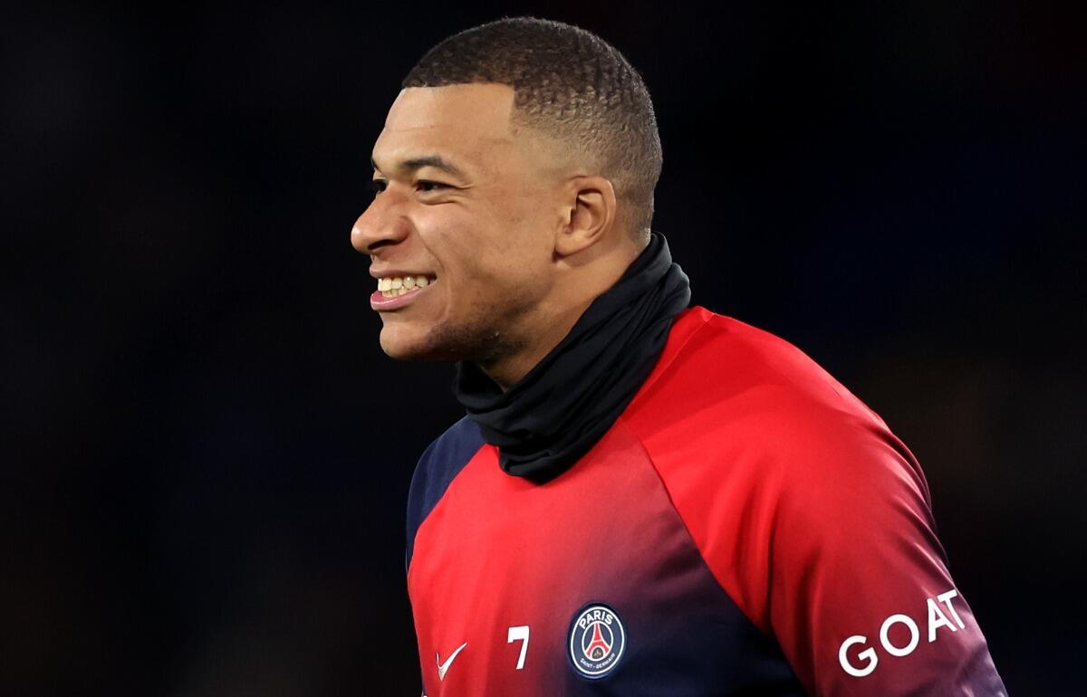 子どもたちに変装ドッキリを仕掛けたキリアン・ムバッペ