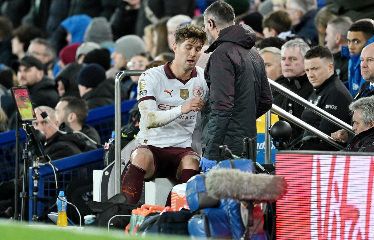 ストーンズはエバートン戦の前半に負傷交代した