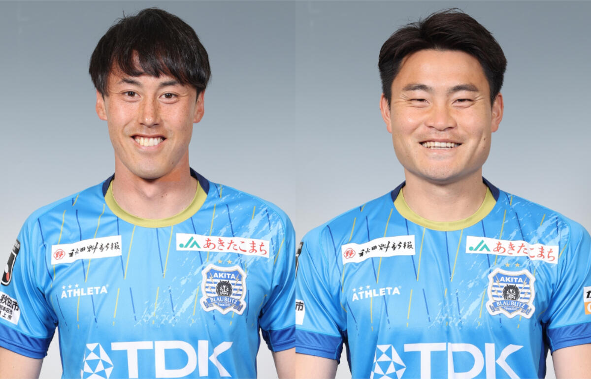 秋田と契約更新した青木翔大(左)と小柳達司