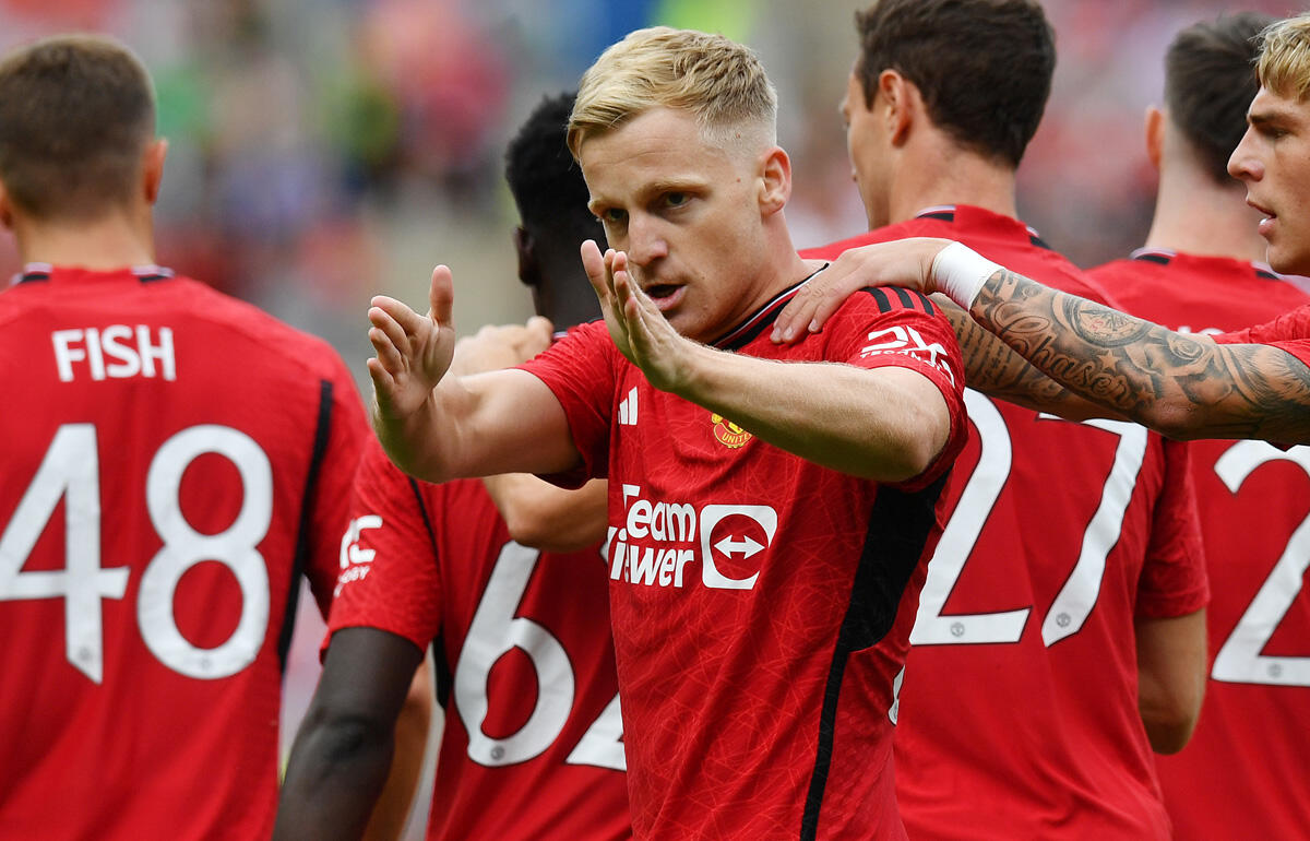 フランクフルトにレンタルされたファン・デ・ベーク