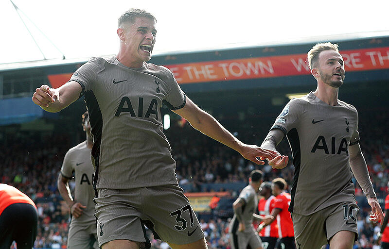 復帰迫るファン・デ・フェン(左)とマディソン(右)