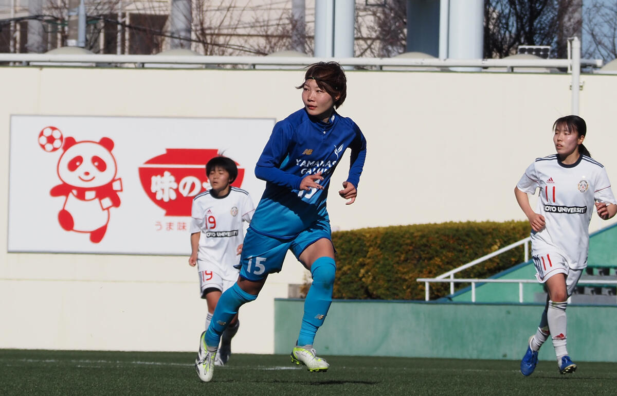 追加点をアシストした山梨学院大学DF栃谷美羽