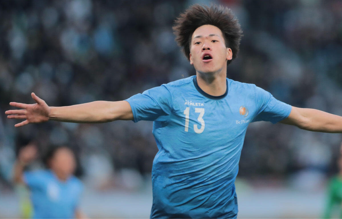 青森山田相手に同点弾を決めた近江の2年生MF山本諒