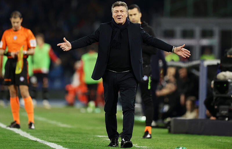 早くも危機に陥るナポリのワルテル・マッツァーリ監督