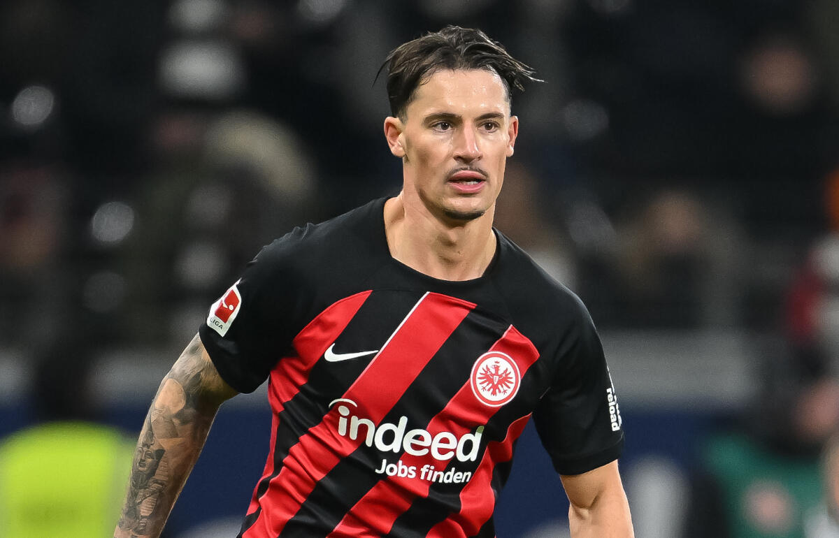 フランクフルトと契約をかわしたコッホ