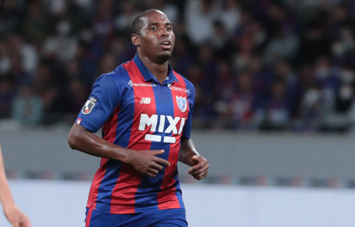 甲府に加入するアダイウトン