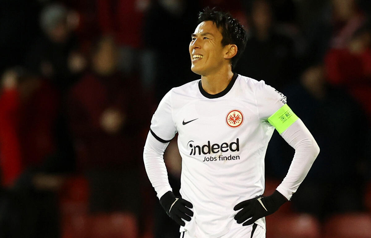 女子チームにやって来たなでしこを歓迎