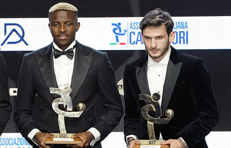 代理人の無礼発言で関係が懸念されるナポリのデュオ