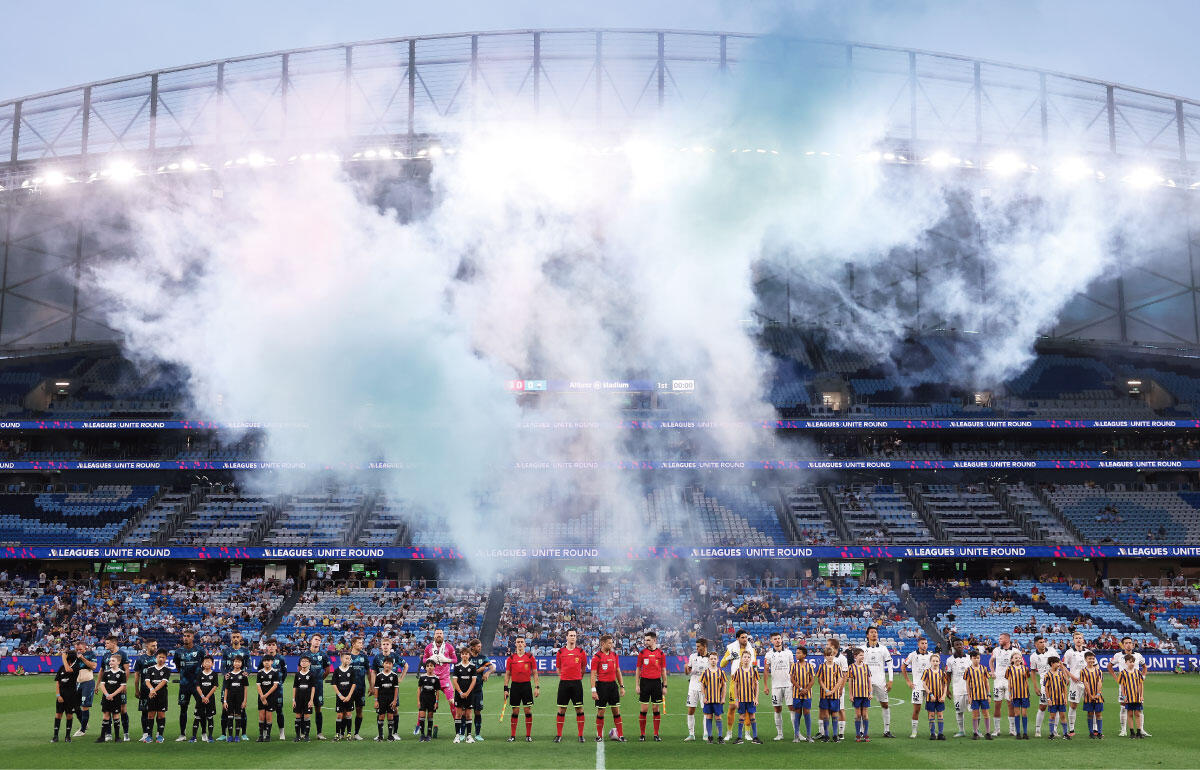 観客動員低迷で財務危機に陥ったAリーグ