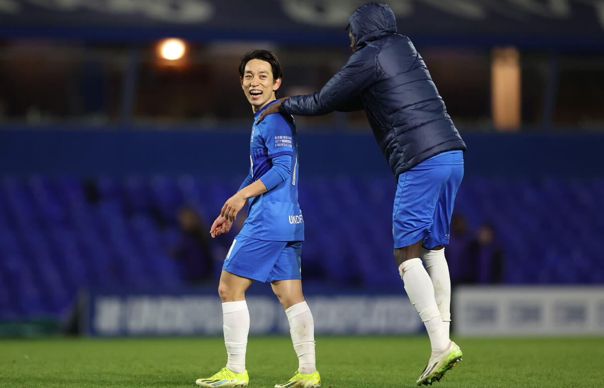 ロンジェロの祝福を受ける三好康児