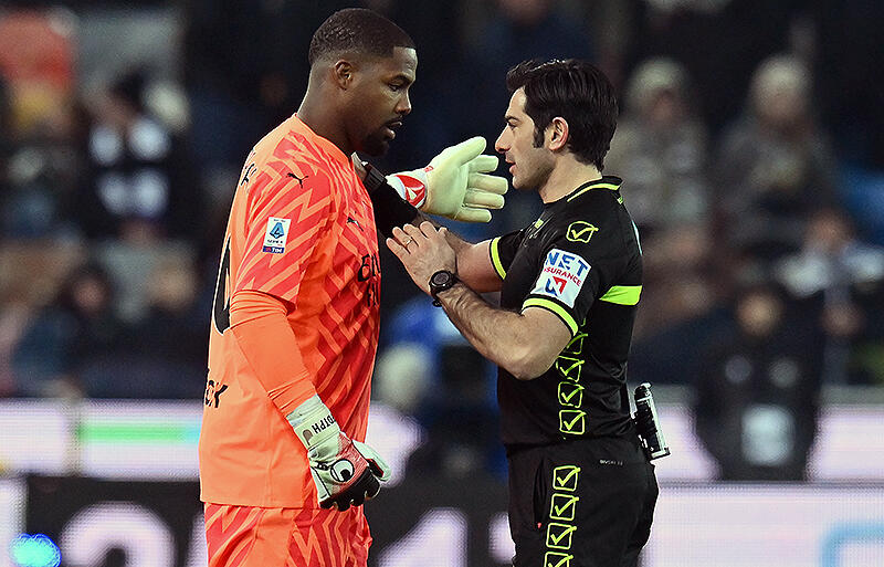 主審に被害訴えたメニャン