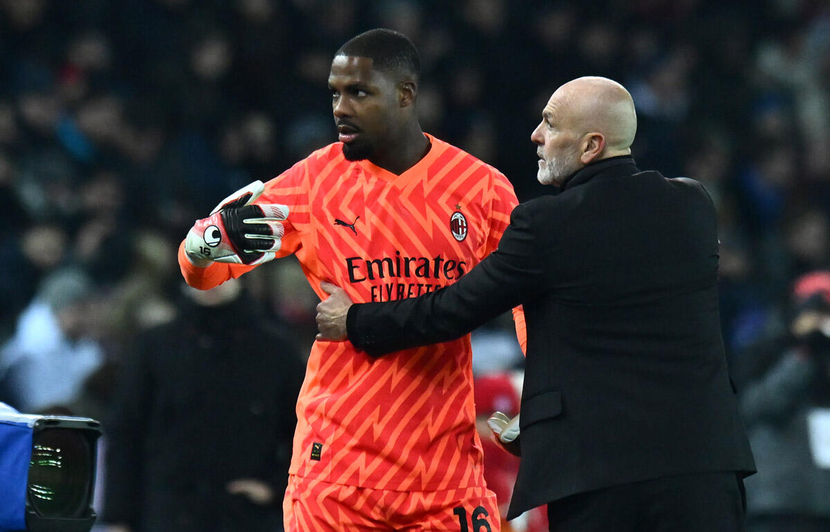 人種差別チャントを受けてプレーを拒否したメニャン