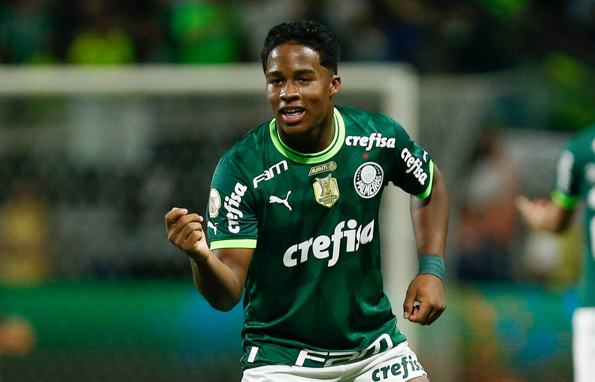 空港で快く寄付に応じたエンドリッキ