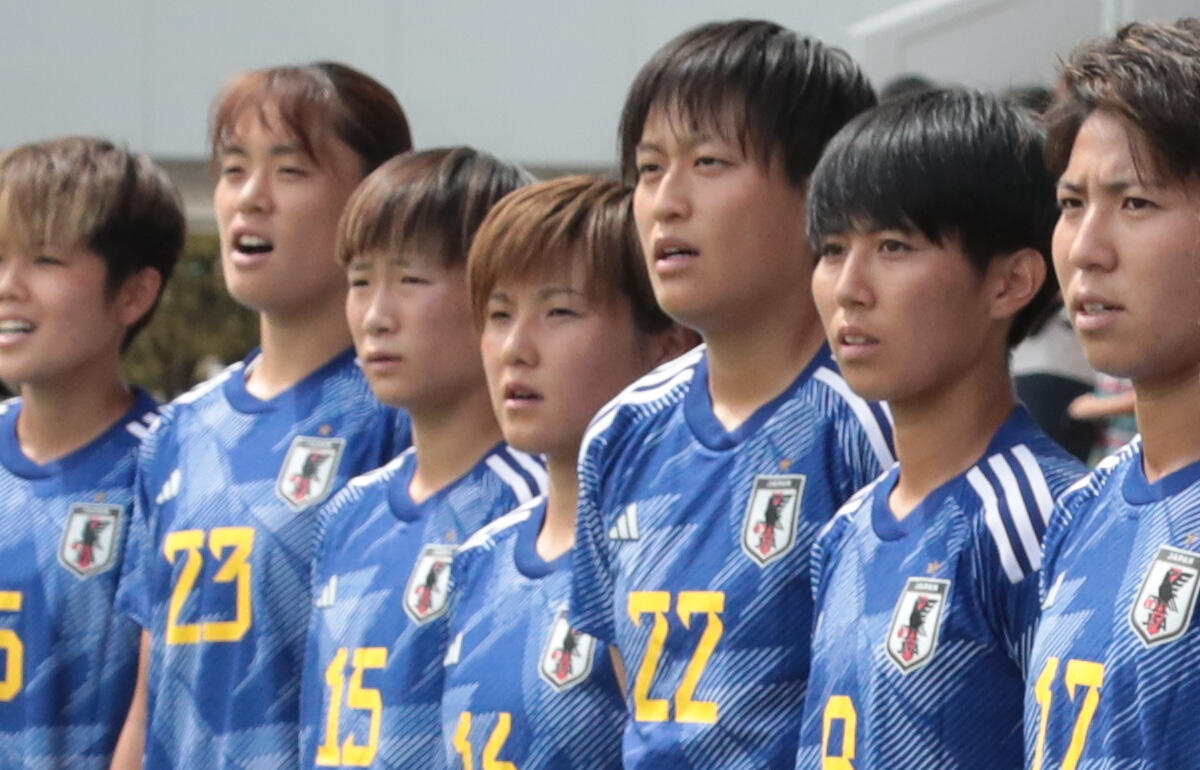 なでしこジャパンMF林穂之香(左から4人目)とDF宝田沙織(同5人目)、アルゼンチン女子代表戦にて