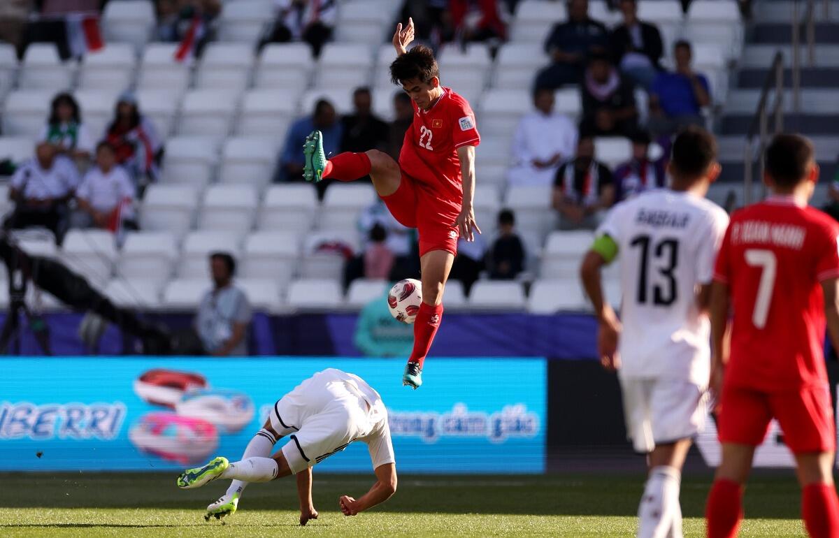 ベトナム代表FWクアット・ヴァン・カンが退場