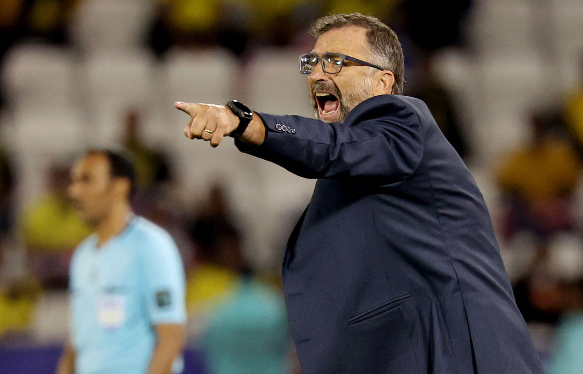 日本代表と対戦するバーレーンのピッツィ監督