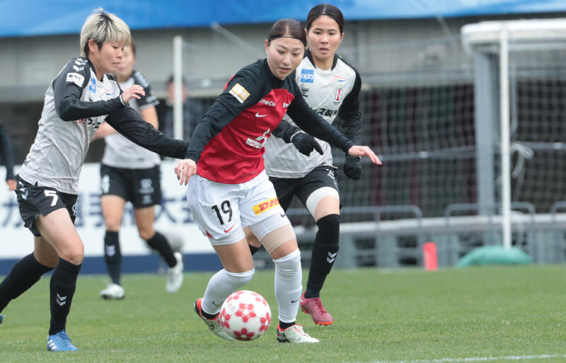 トップ下で出場した浦和の塩越柚歩