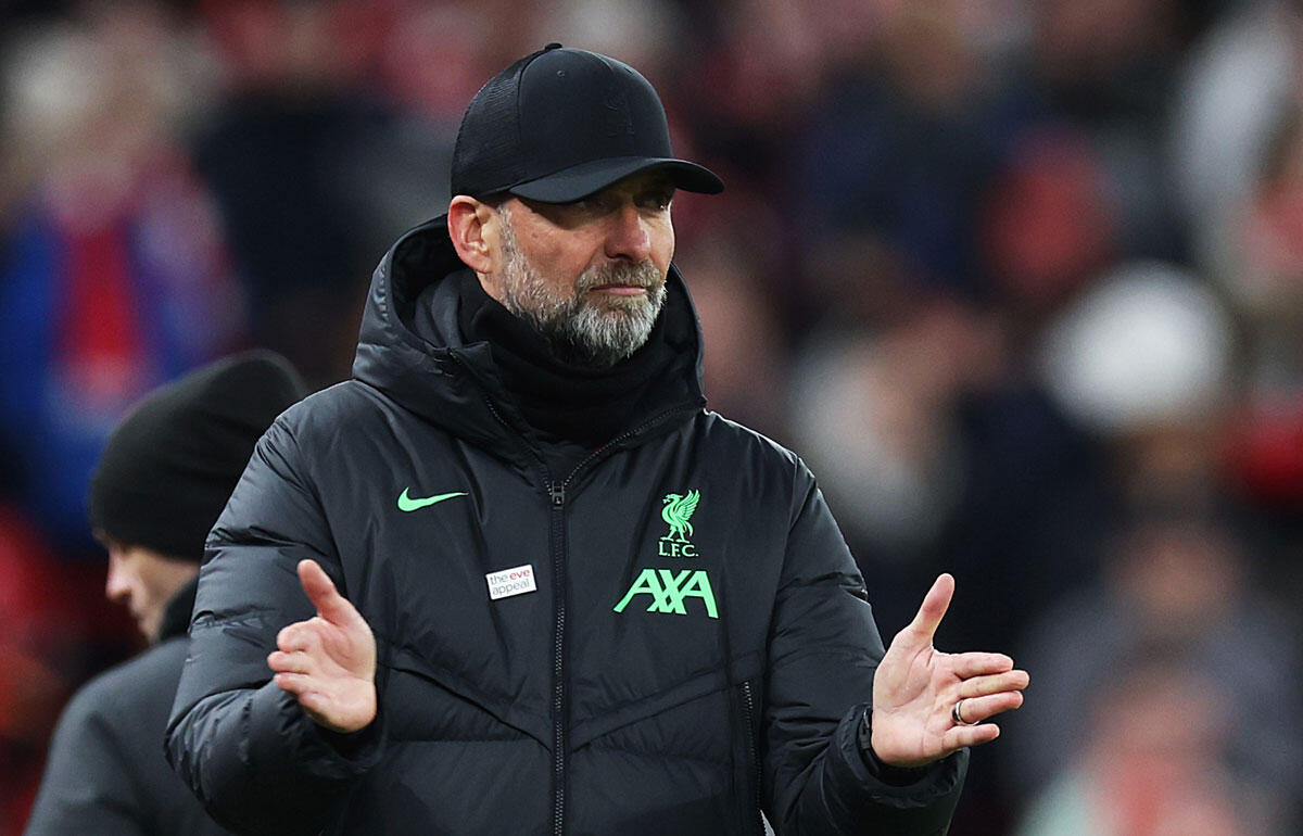 チームのパフォーマンスを称えるクロップ監督