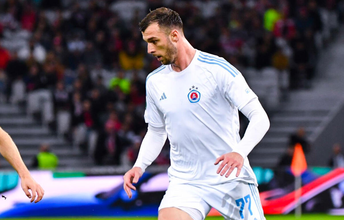 鹿島に加入するチャヴリッチ