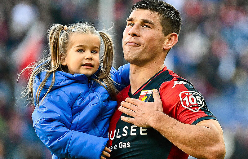 マリノフスキーが正式にロッソブルの一員に