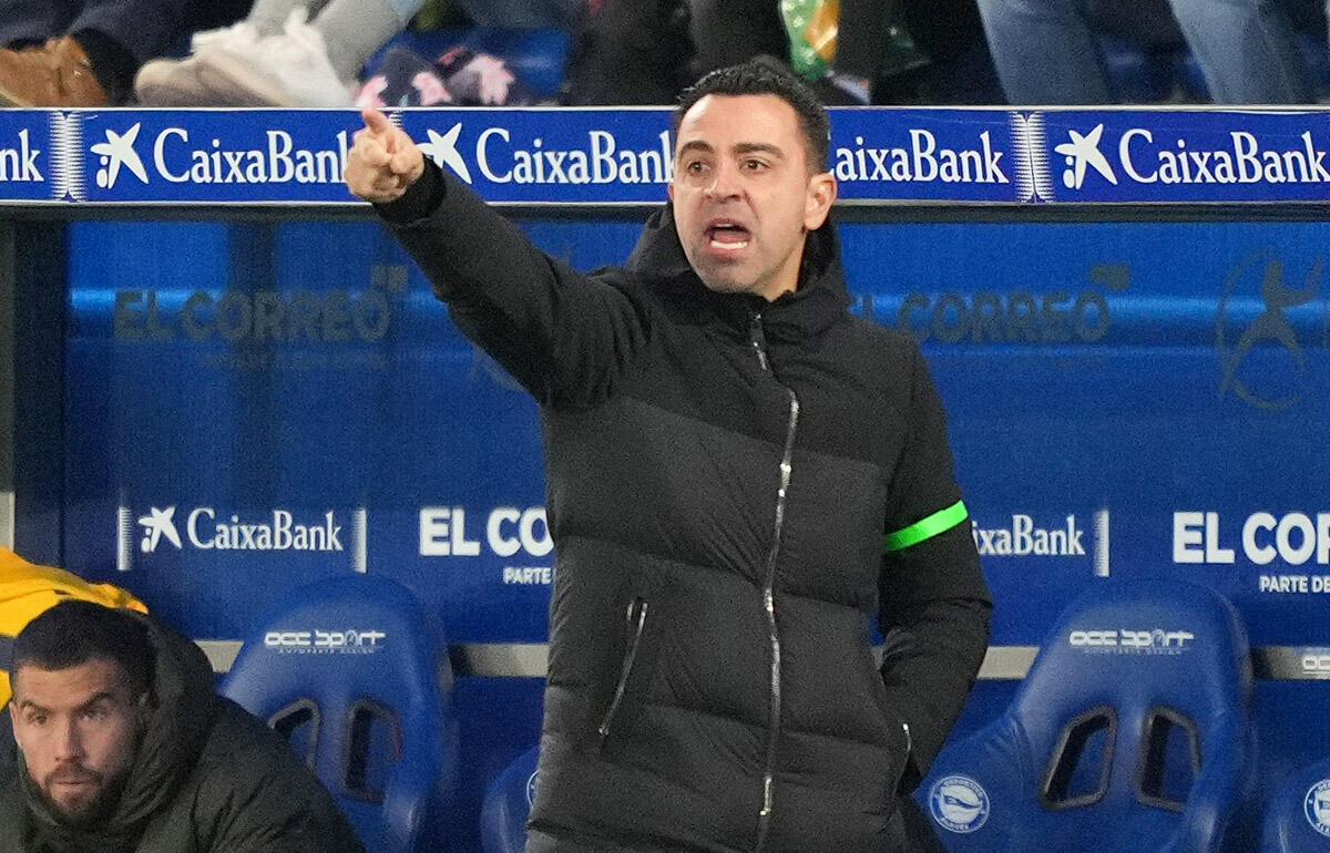 連勝を称えるチャビ監督