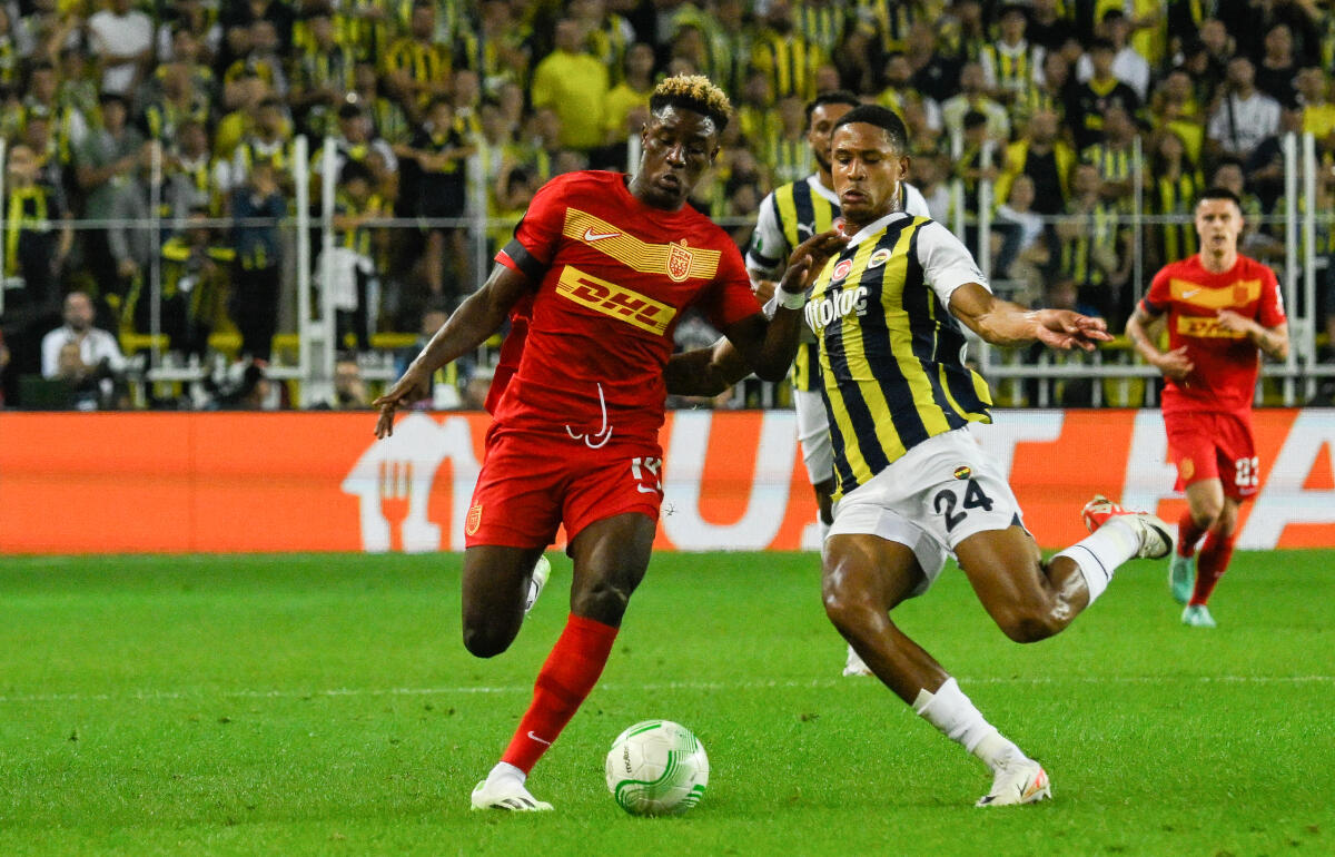 夏のブライトン入りが有力なオスマン(左)