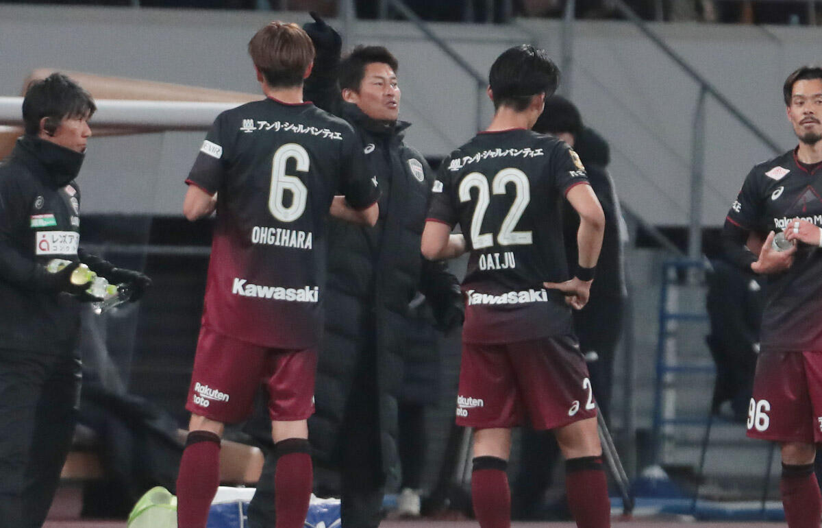 ヴィッセル神戸の吉田孝行監督