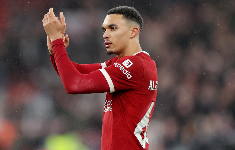 負傷交代したアレクサンダー＝アーノルド