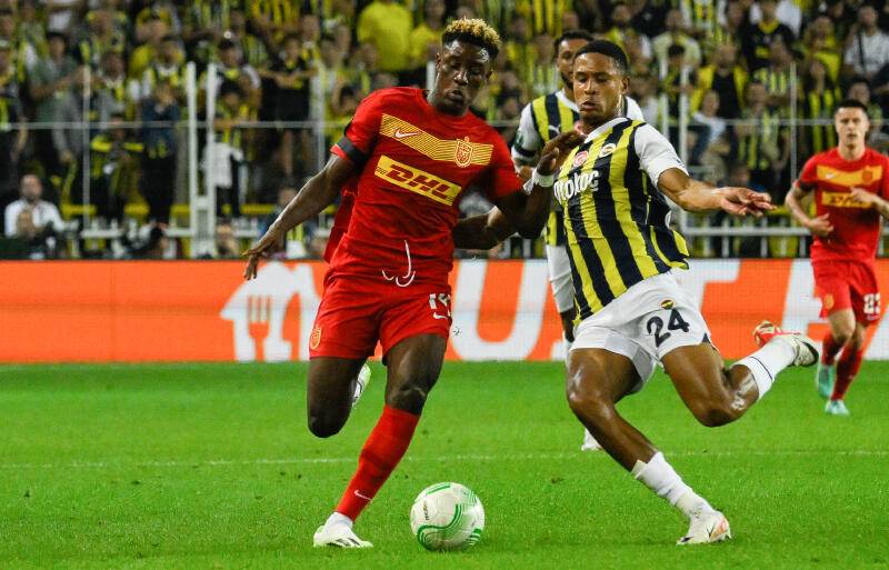 ブライトンが若きWGを獲得。