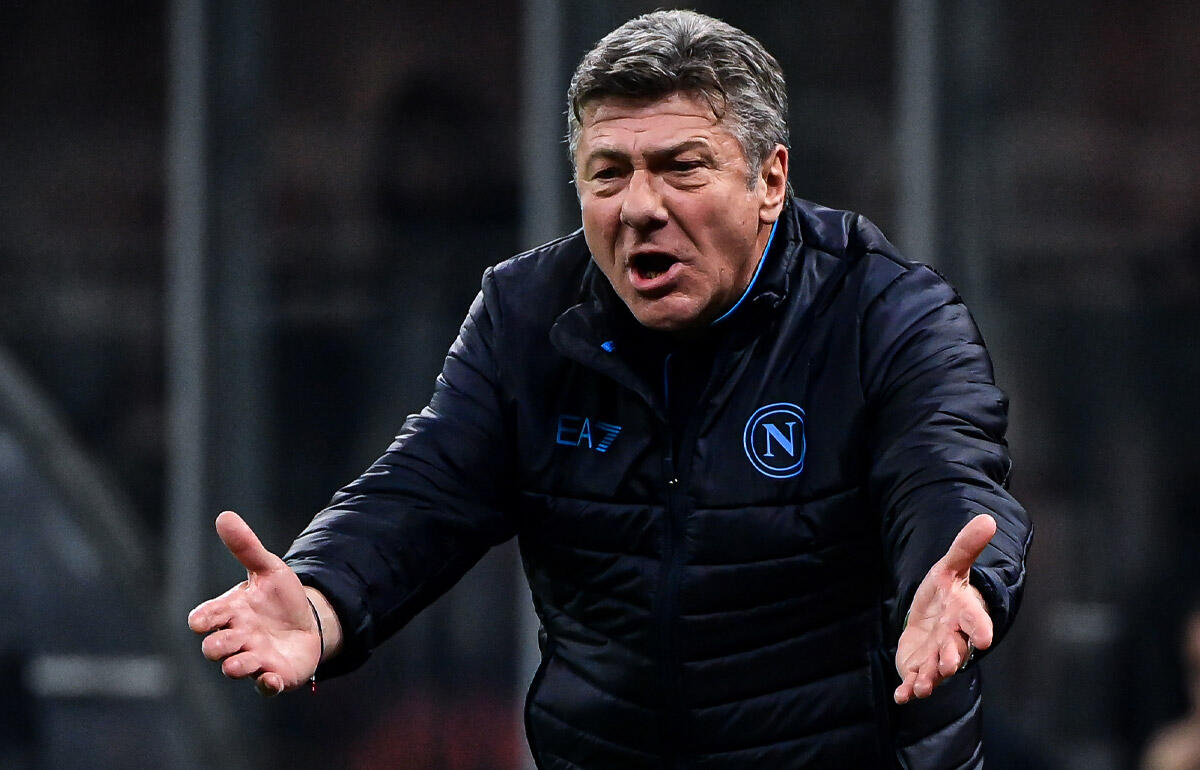 ミラン戦の敗戦を悔やむマッツァーリ監督