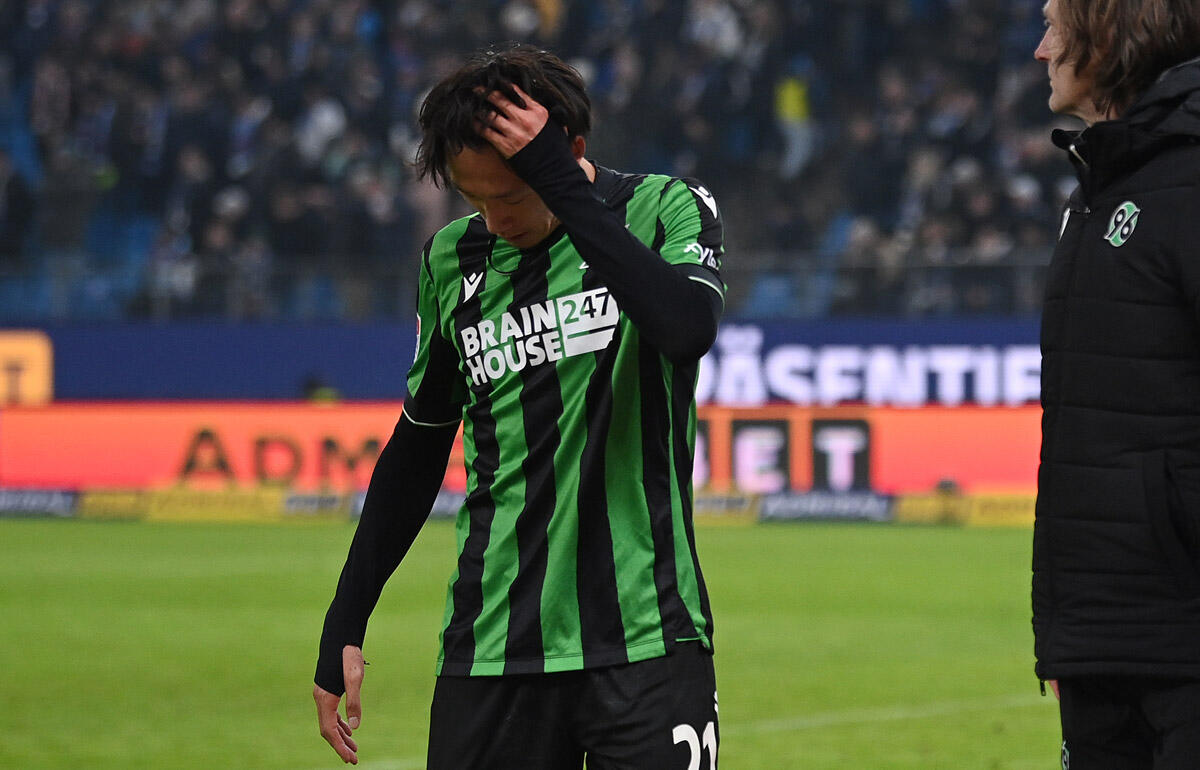 負傷離脱した室屋成