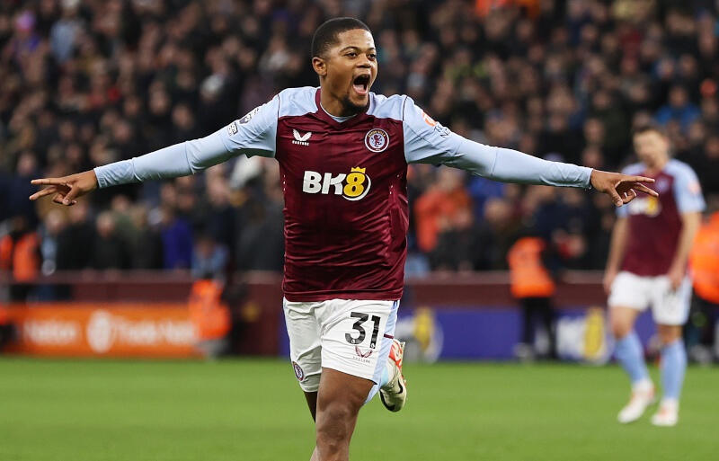 新契約にサインしたベイリー