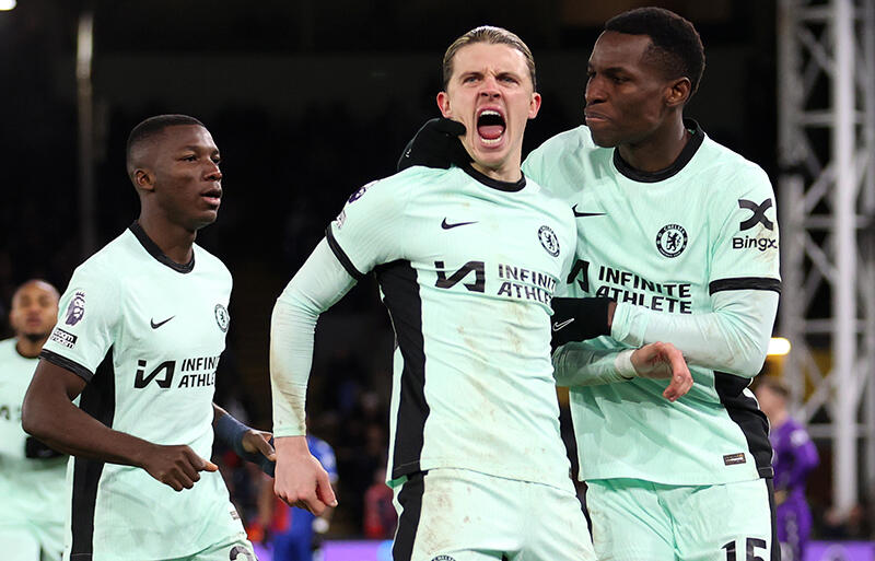 大活躍のMFコナー・ギャラガー(写真中央)