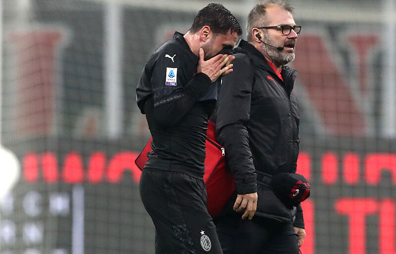 ナポリ戦で負傷交代となったDFダビデ・カラブリア