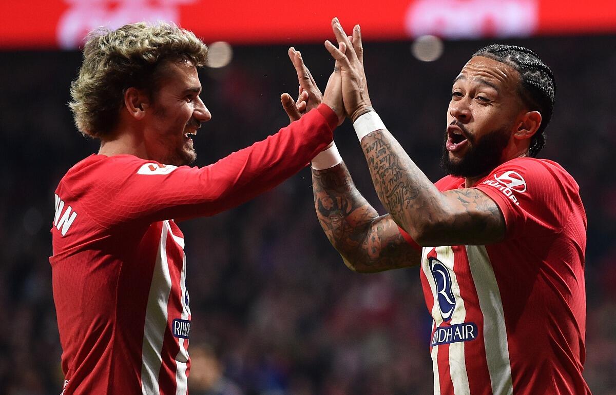 アトレティコ・マドリーのアントワーヌ・グリーズマンとメンフィス・デバイ