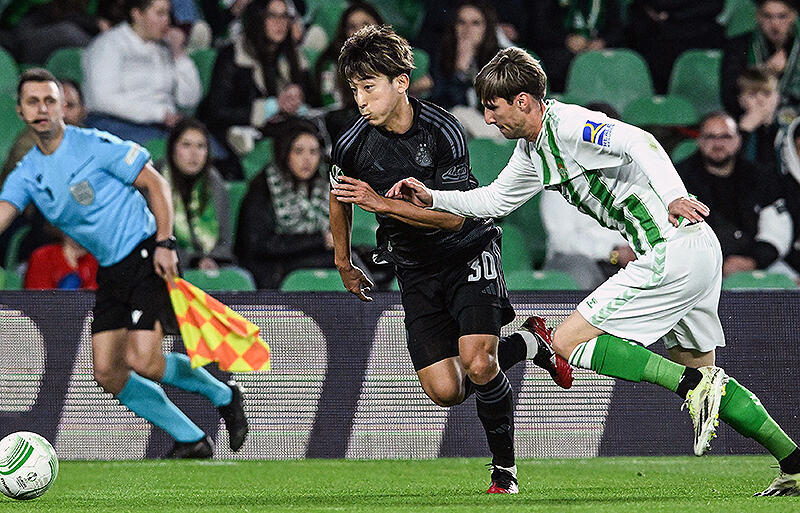 ベティス戦で先発出場の金子拓郎