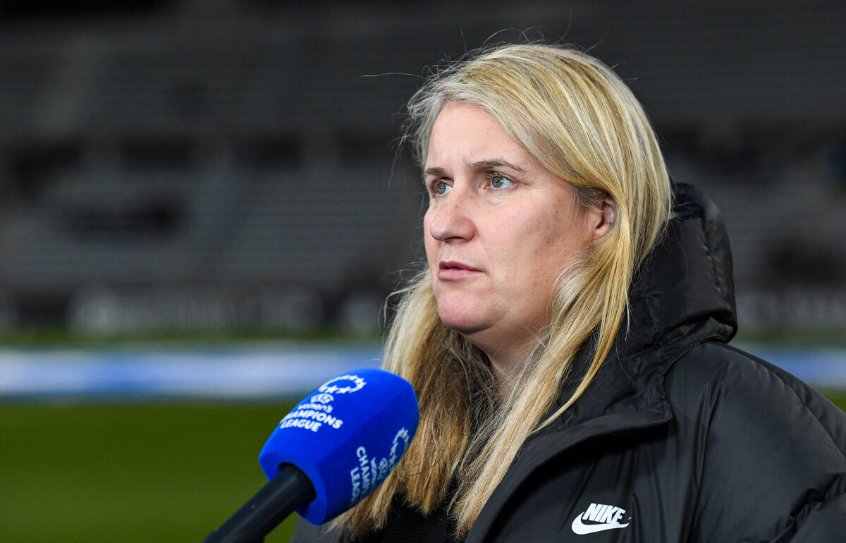 チェルシーの女子チームを率いるエマ・ヘイズ監督