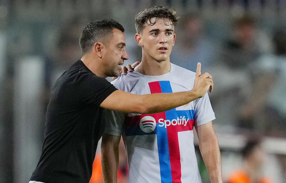 ガビ(右)について語ったチャビ監督