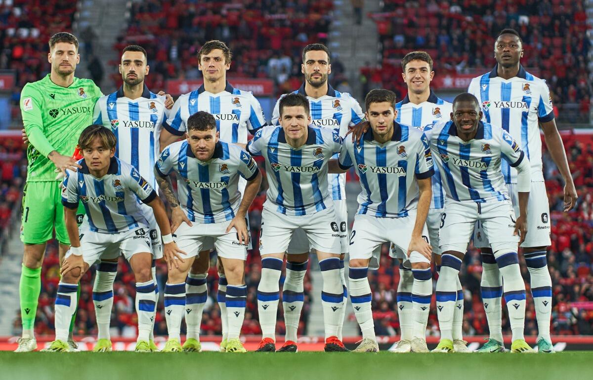 カタカナユニフォームを着用したレアル・ソシエダの選手たち