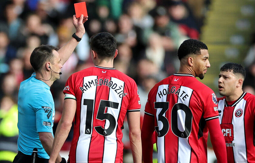 三笘薫へのタックルで一発退場となったホルゲイト