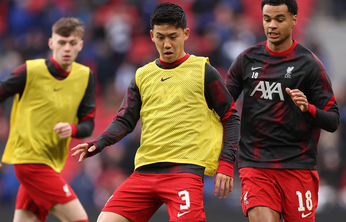 松葉杖姿の遠藤航が目撃される…