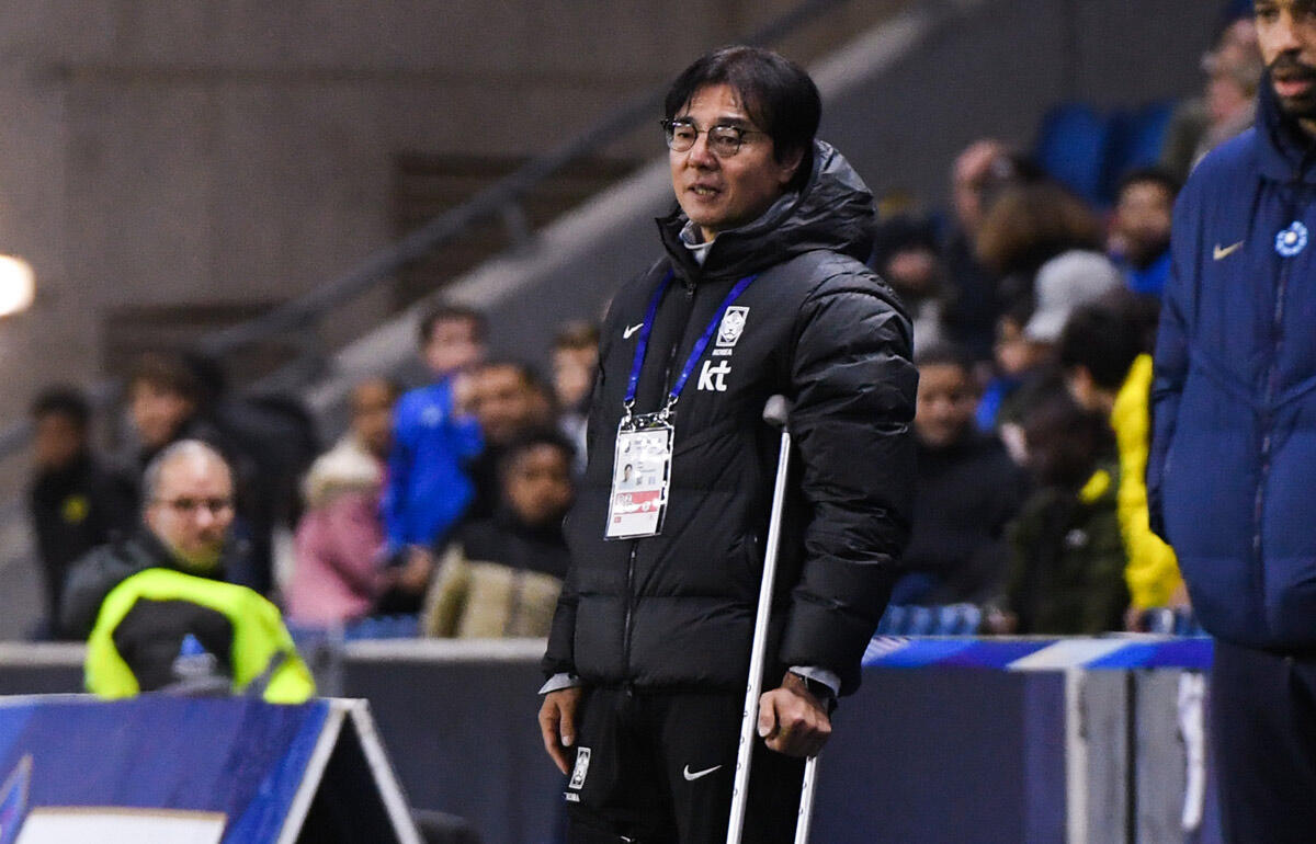韓国代表を暫定的に指揮するファン・ソンホン監督