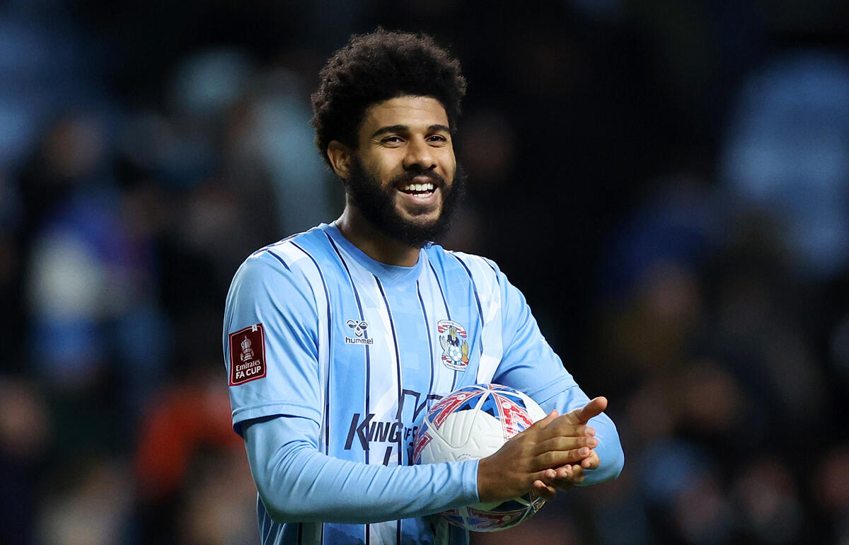 自身のゴールを離脱した坂元達裕へ捧げるシムズ