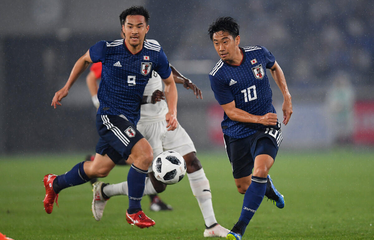 香川真司が引退の岡崎慎司を労う