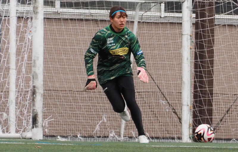 日テレ・ベレーザGK田中桃子が囲み取材に応対。