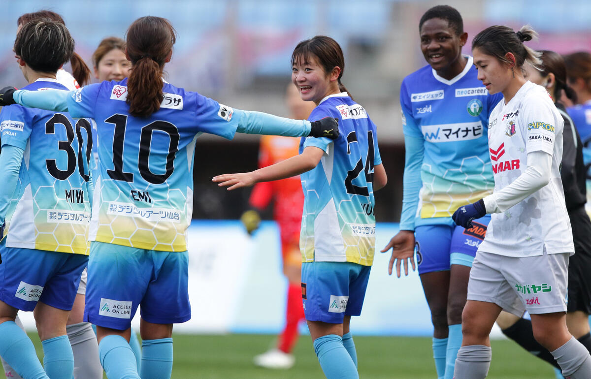 逆転ゴールを決めたマイ仙台の遠藤ゆめ(中央)