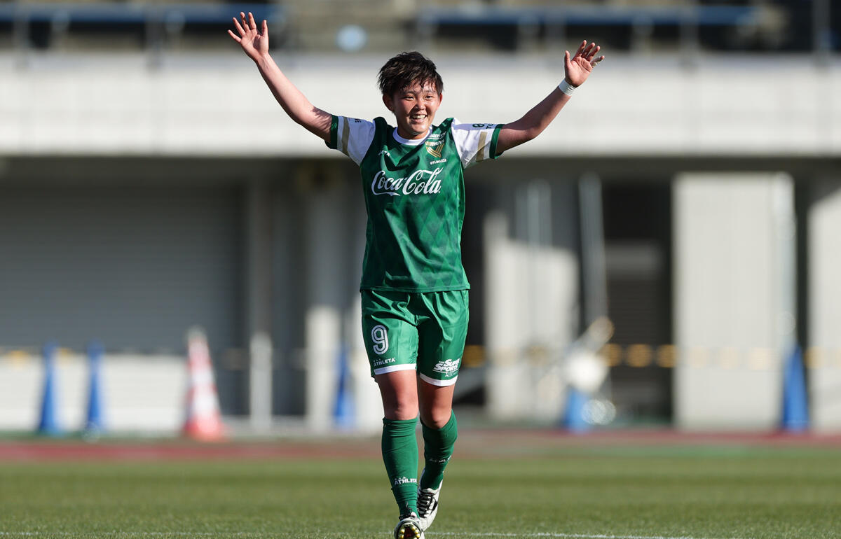 WEリーグデビュー戦で2得点を挙げた東京NBの神谷千菜