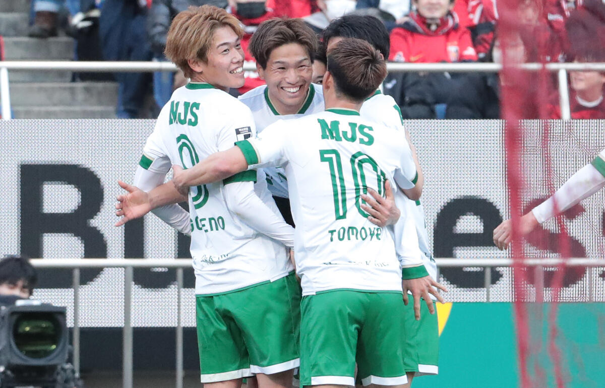 浦和相手にJ1初ゴールを記録した木村勇大(中央)