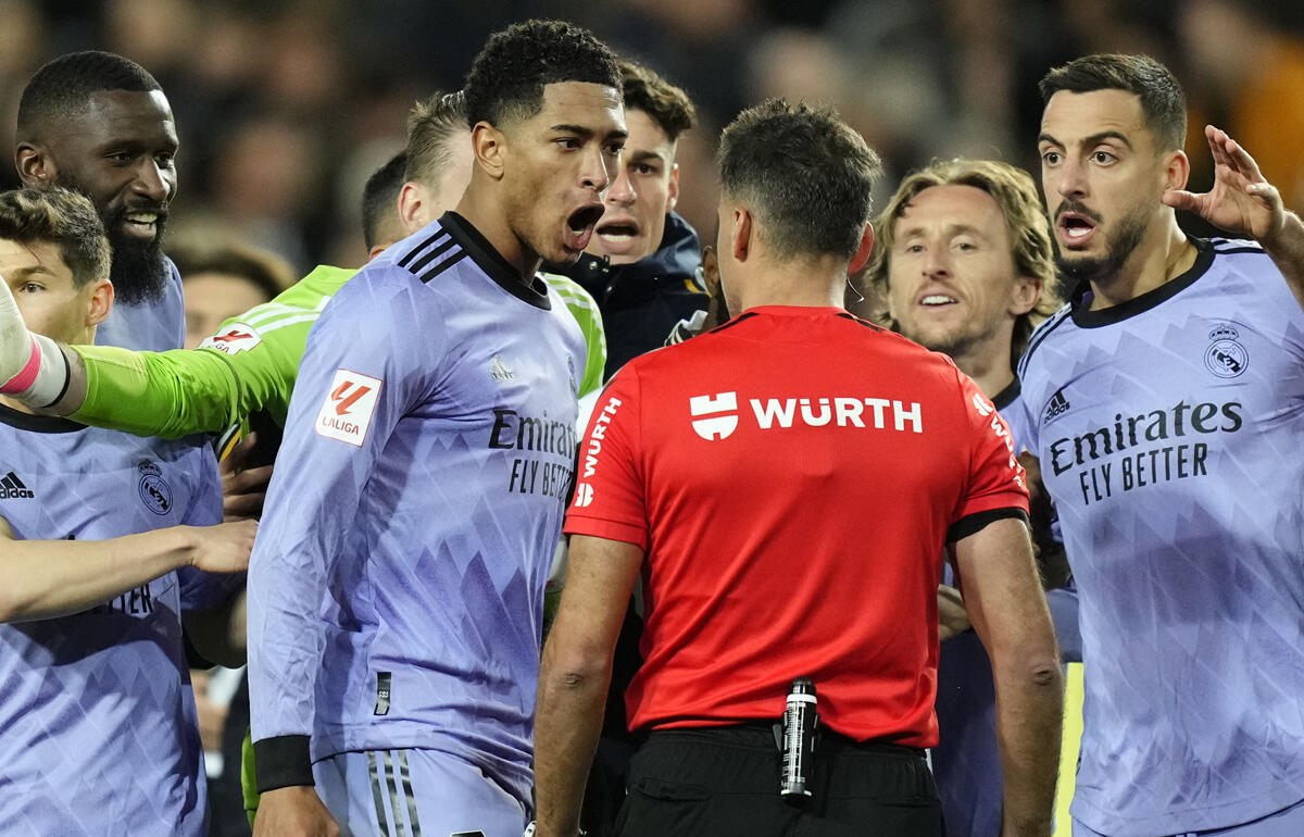 ゴール認められず退場のベリンガムは2試合出場停止