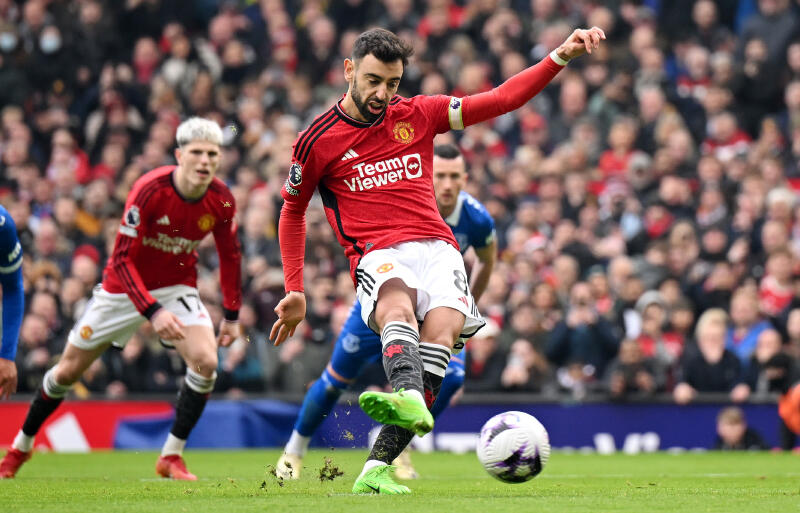 1つ目のPKを決めたユナイテッドのブルーノ・フェルナンデス